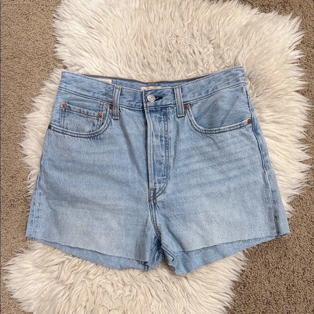 Levi’s Women’s Premium High Rise Cutoff Buttonfly Jean Shorts Size 30